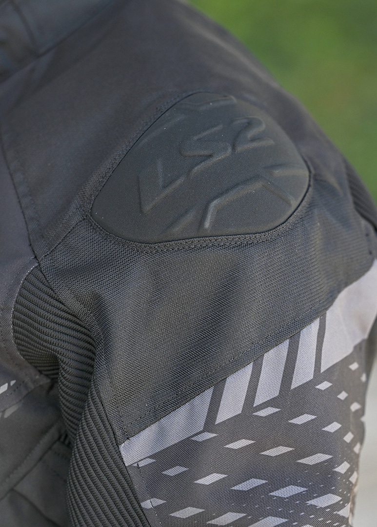 773x1080 APEX detalles 1 External shoulder protectors 2